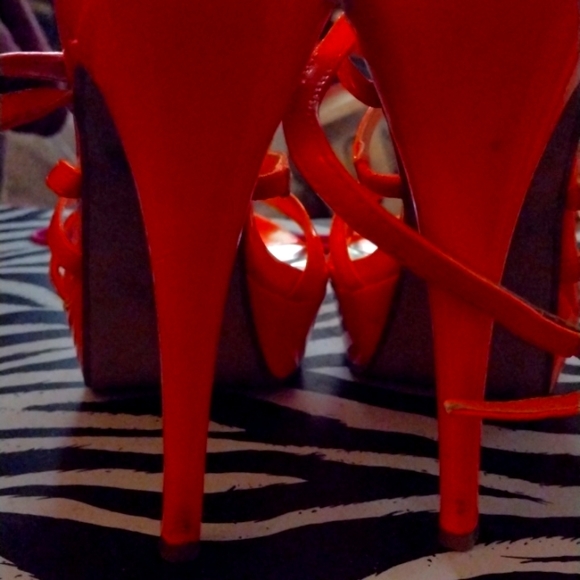 8-9M "D" Orange Patent Leather Heel Outside Open & thin Straps with Ankle Straps - Picture 5 of 8
